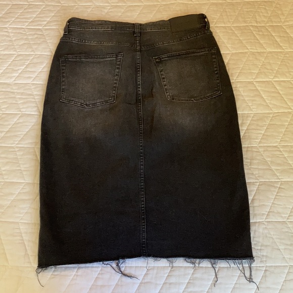 H&M Pencil Skirt - Picture 5 of 6